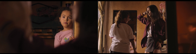 Una persona con camiseta rosa observa a través de una puerta mientras dos personas conversan en una habitación con luz cálida.

Description generated by AI